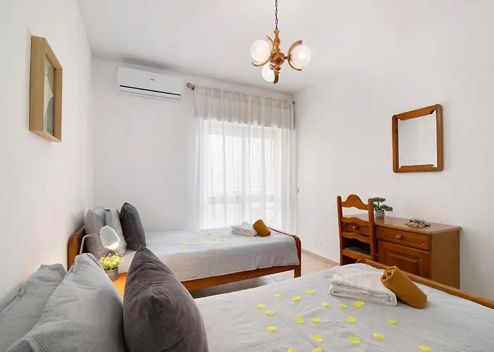 Coastal Comfort - Da Rocha *